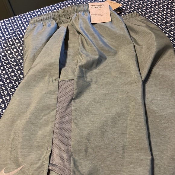 Nike shorts. Mens Dri fit. Green. XL - Picture 2 of 7